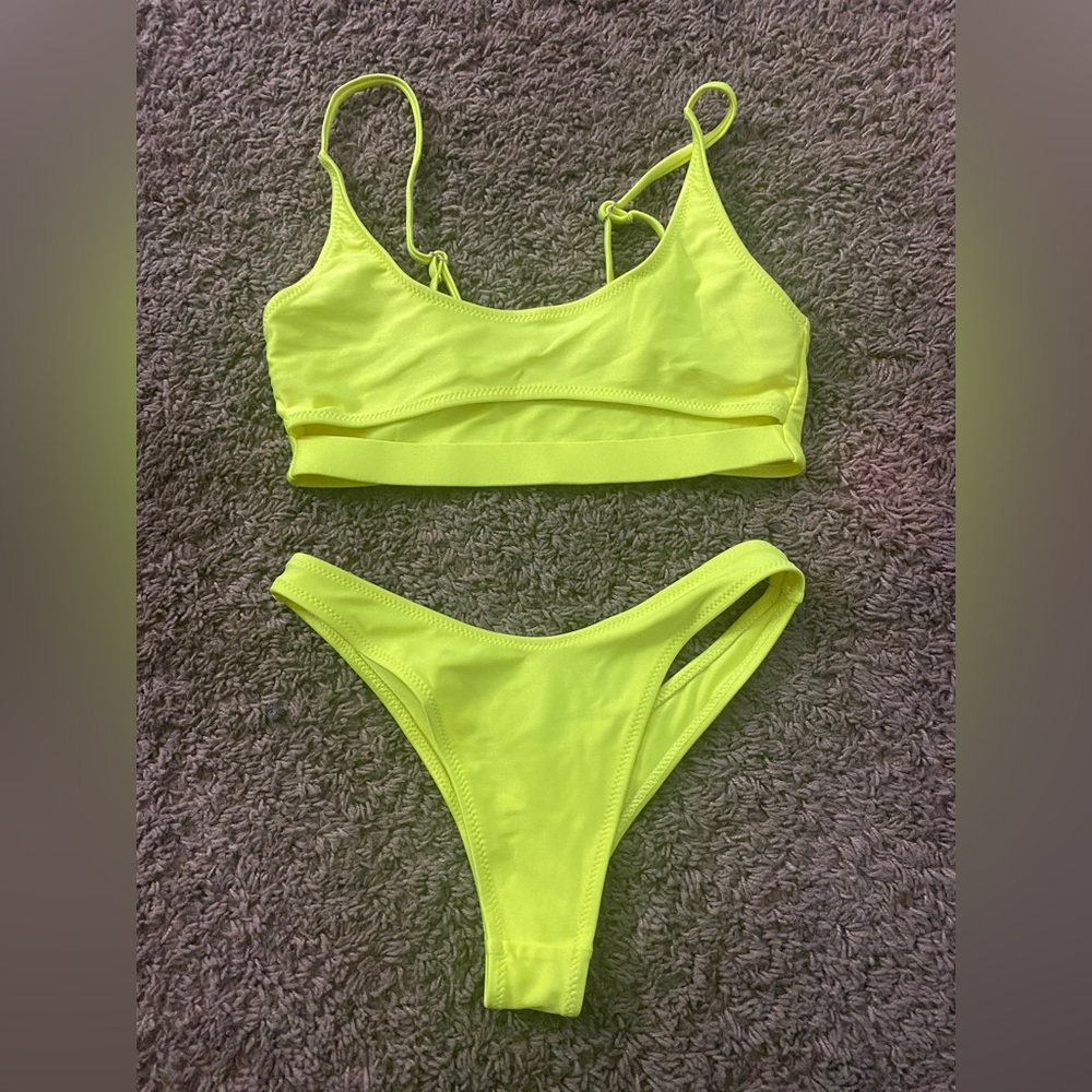 🌸 Women’s Neon Bikini